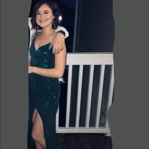 ▪️Full Length▪️Emerald▪️Form Fitting Dress 💚💙